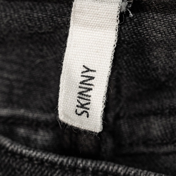 RAG & BONE Women's Skinny Rock Holes Jeans (W1502K302); Black; Size 26 - Picture 9 of 16